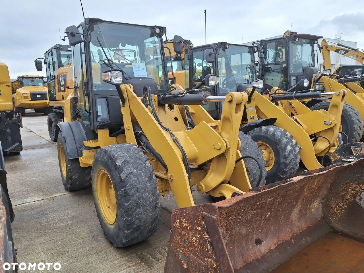 Caterpillar 908M - 3