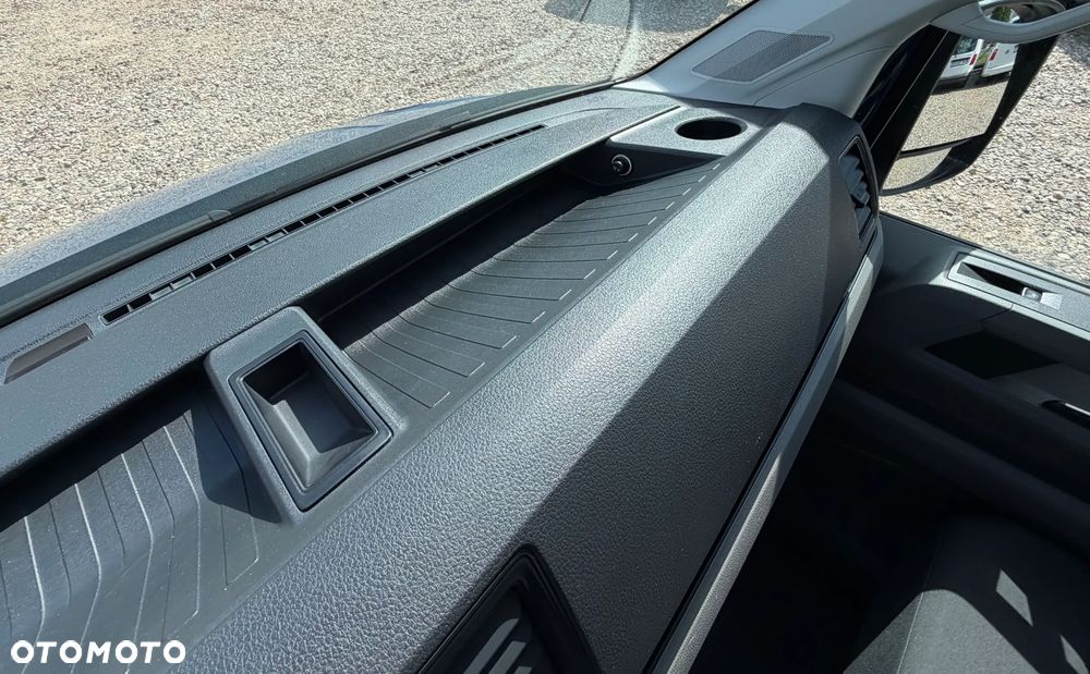 Volkswagen CRAFTER L2H1 Salon Polska Jak Nowy Pełny serwis ASO VW Trwał silnik 2.0TDI 140KM bez BiTurbo! Kamera cofania Parktroniki Przód oraz Tył, Fabryczna zabudowa przestrzeni ładunkowej, Homologacja VAT-1 Alarm, Tempomat z ogranicznikiem pręd.. MirrorLink, Android Auto, Apple Carplay, Ekran 6,5' - 15