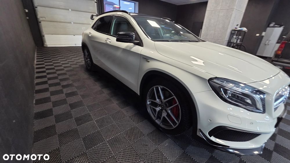 Mercedes-Benz GLA - 2