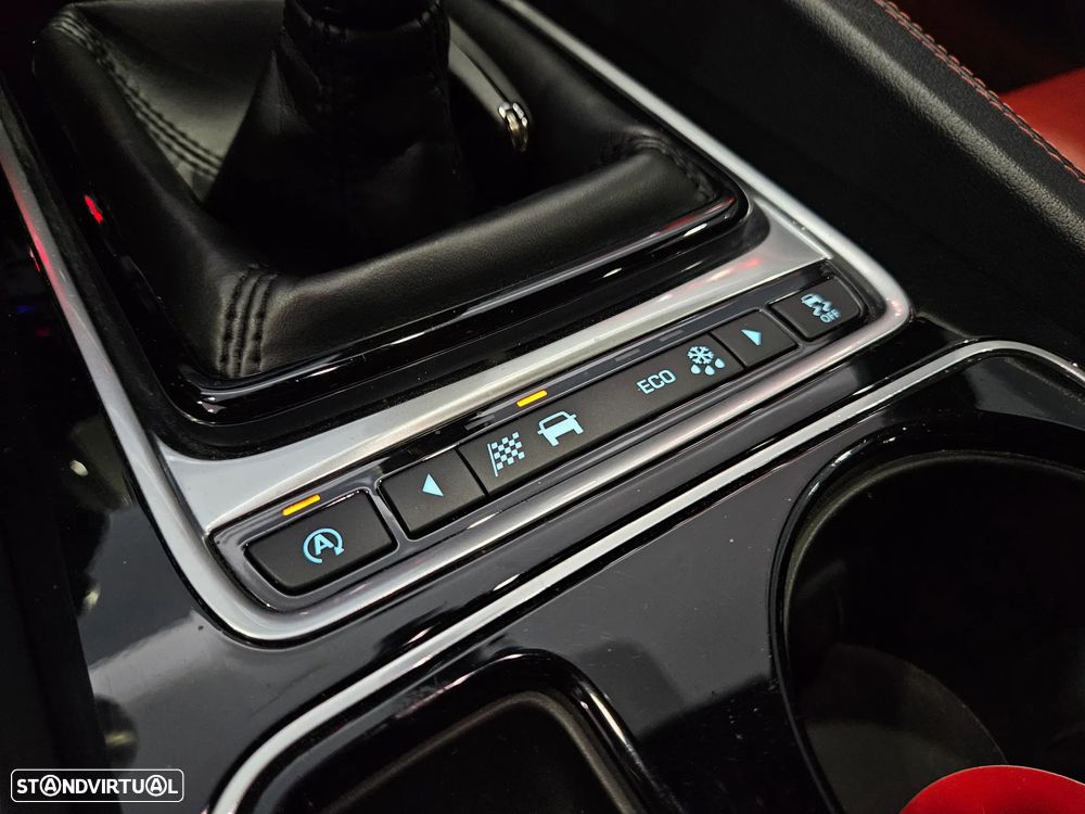 Jaguar F-Pace 2.0 i4D R-Sport - 24