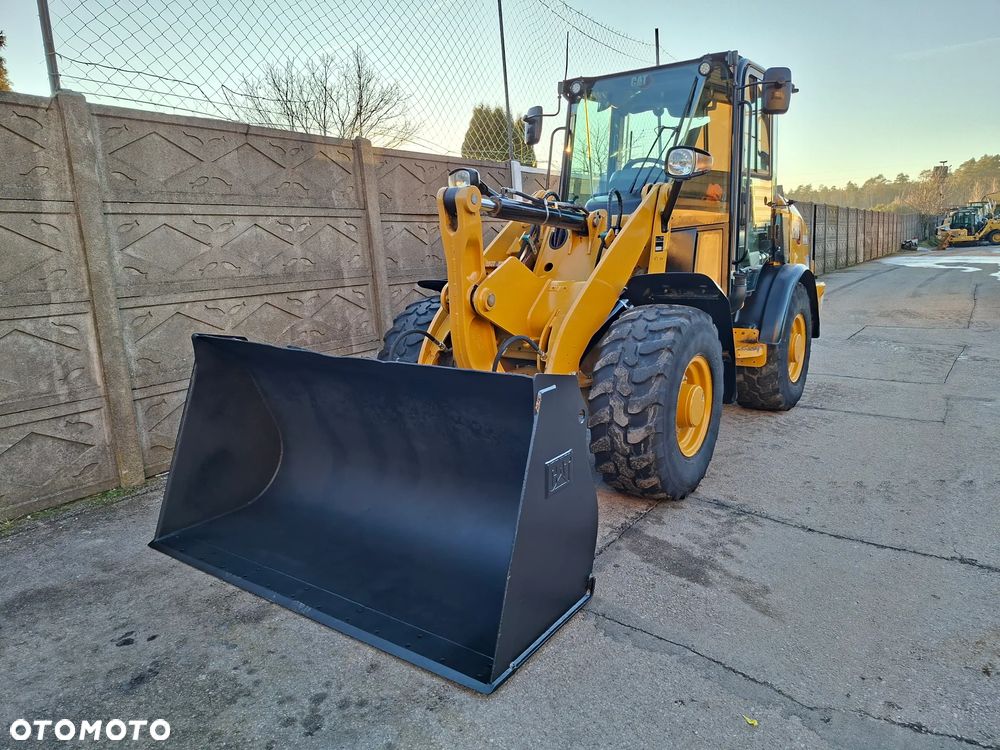 Caterpillar CAT 906 M - 1