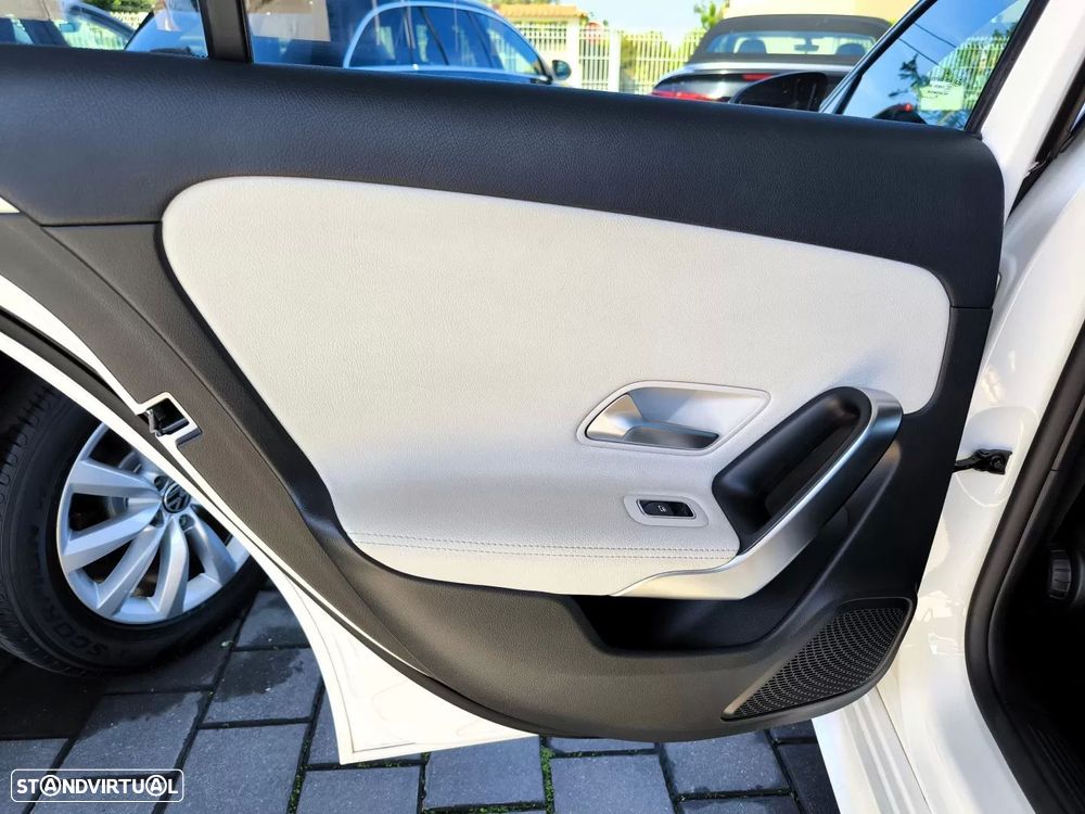 Mercedes-Benz A 180 Limousine d AMG Line - 34