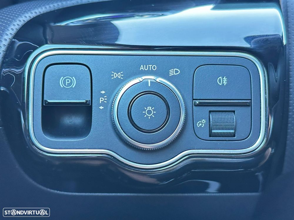 Mercedes-Benz A 180 Limousine d AMG Line Aut. - 21