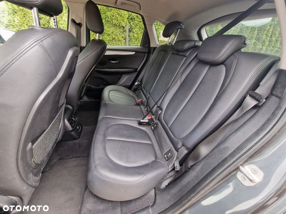 BMW Seria 2 216d - 11