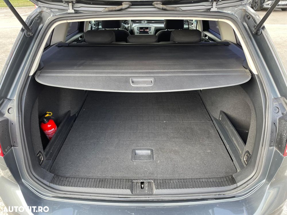 Volkswagen Passat - 27