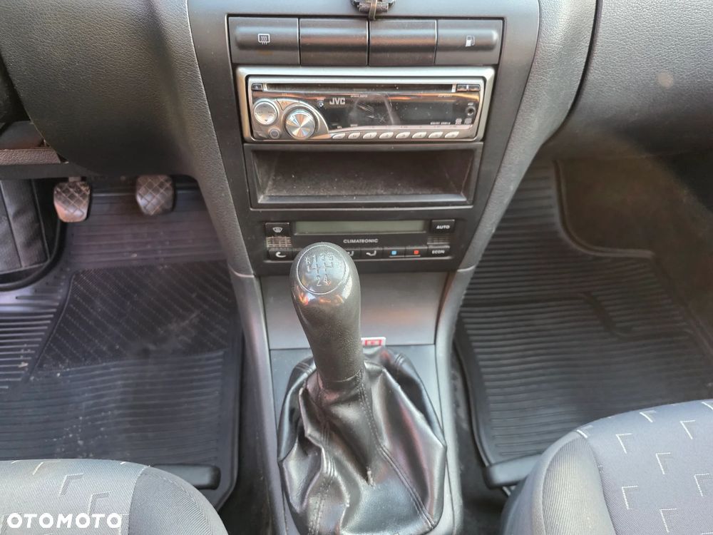 Skoda Octavia 1.6 Tour - 10