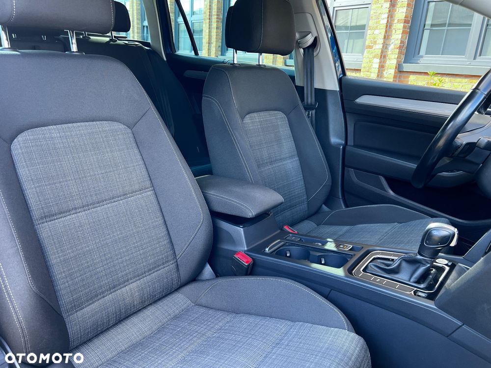 Volkswagen Passat - 26
