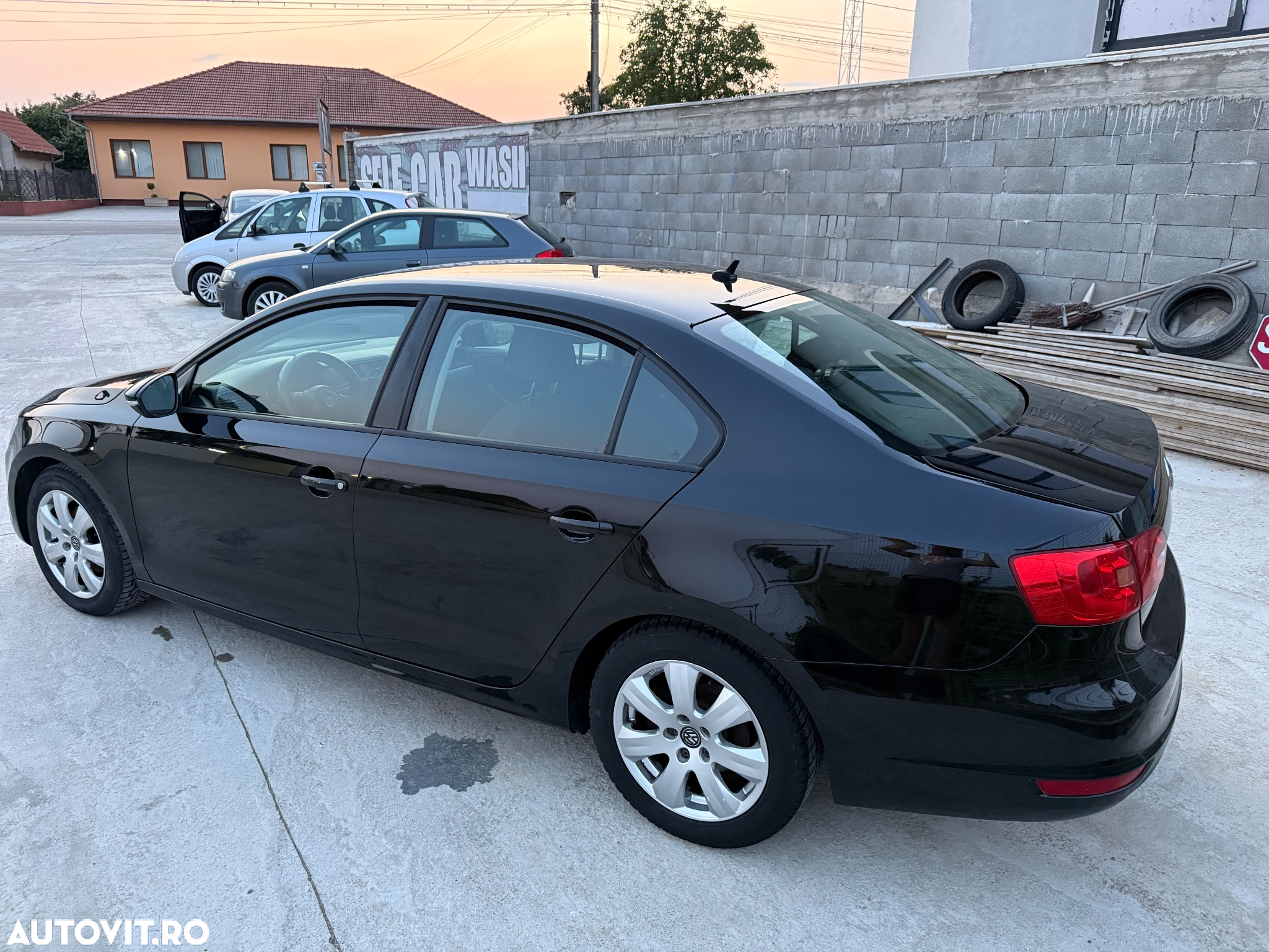 Volkswagen Jetta 1.6 TDI Blue Motion Technology Comfortline - 24