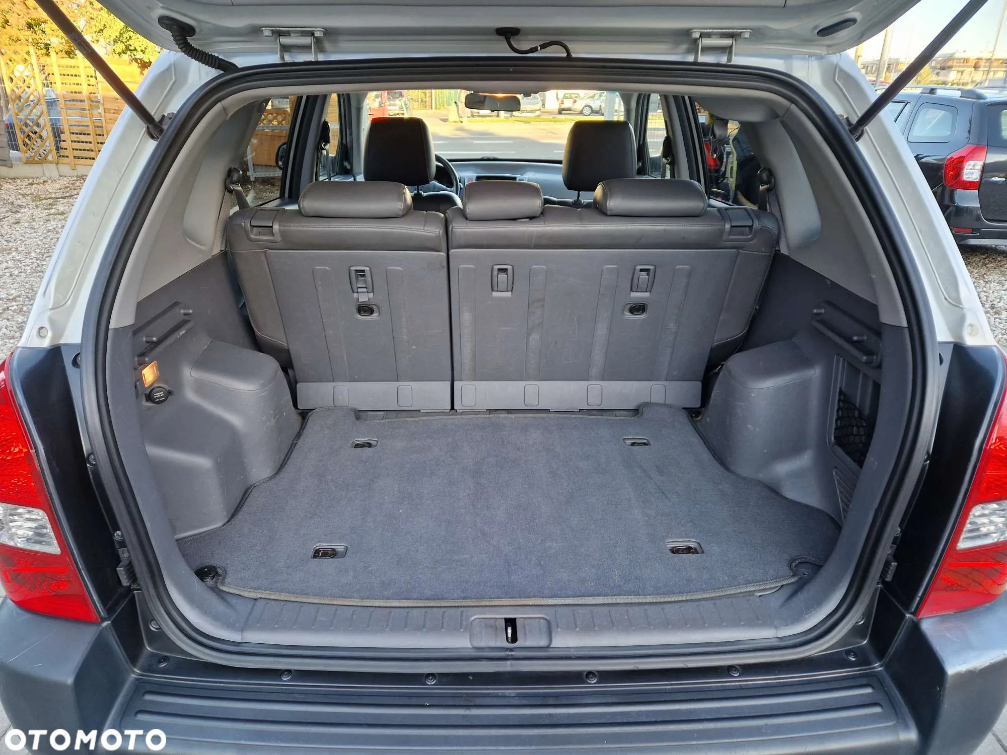 Hyundai Tucson 2.0 CRDi Elegance + - 23
