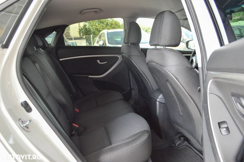 Hyundai i30 1.4 CRDi DPF 5DR Comfort - 17