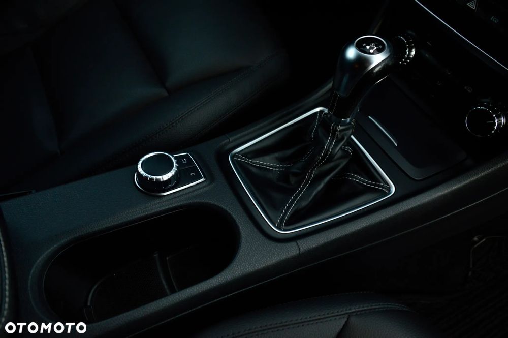 Mercedes-Benz CLA 200 Urban - 22