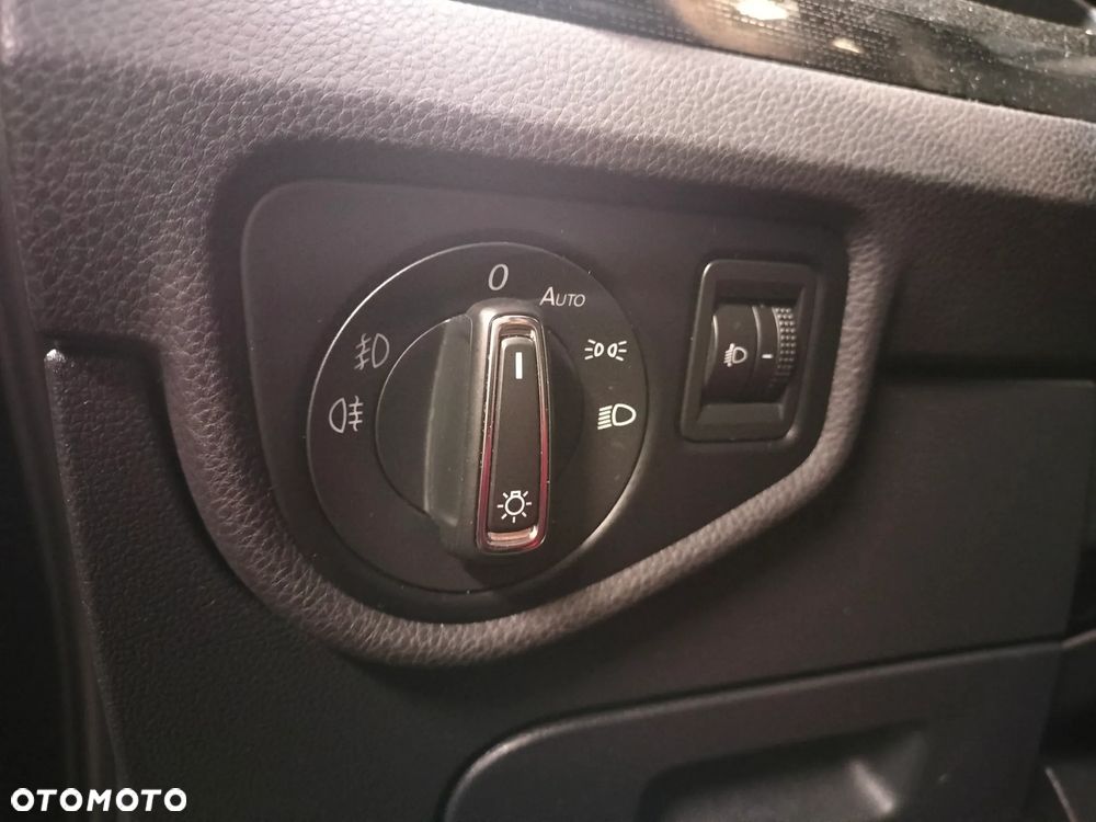 Volkswagen Touran 1.6 TDI SCR (BlueMotion Technology) SOUND - 12