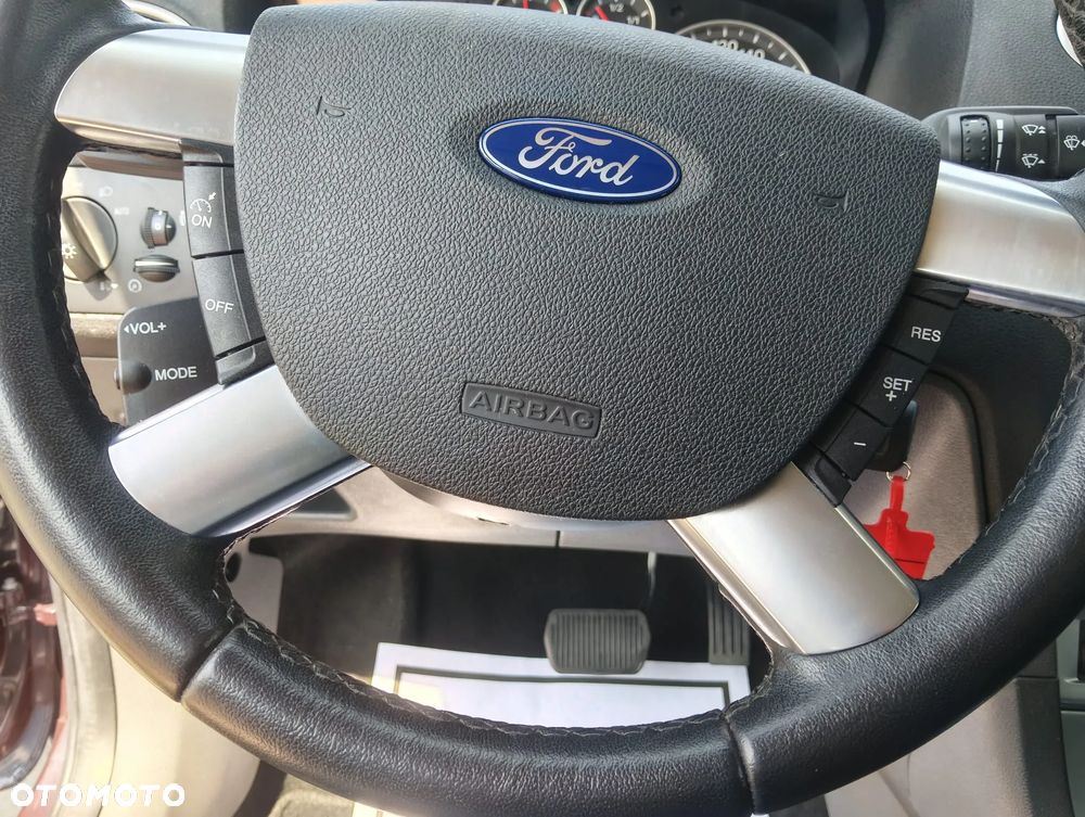 Ford Focus 2.0 16V Titanium - 15