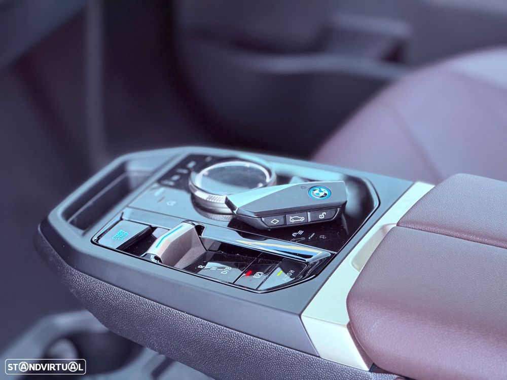 BMW iX xDrive40 - 24