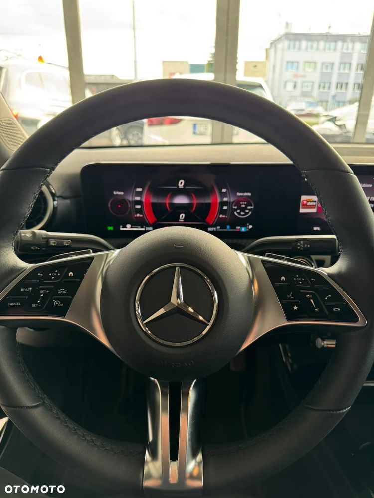 Mercedes-Benz CLA 180 d Progressive 8G-DCT - 4