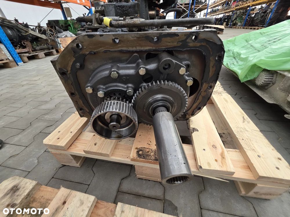 Obudowa skrzyni biegów New Holland TS115 - 6