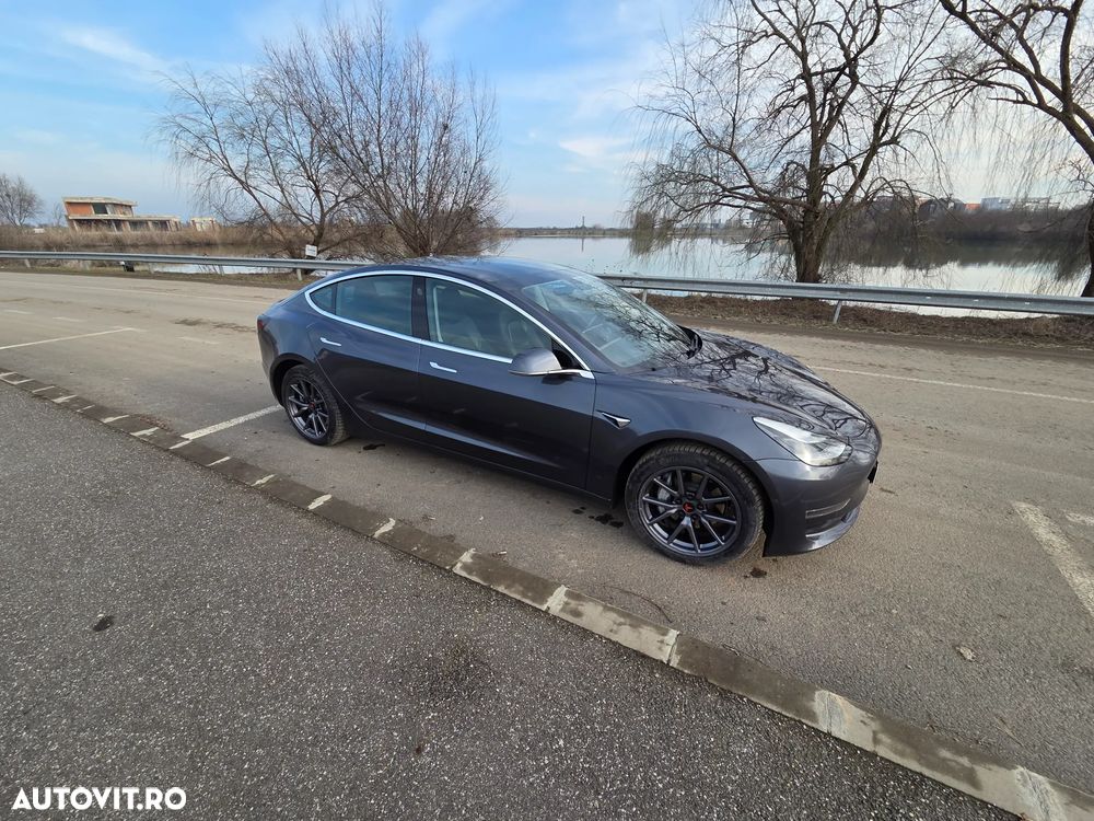 Tesla Model 3 - 9