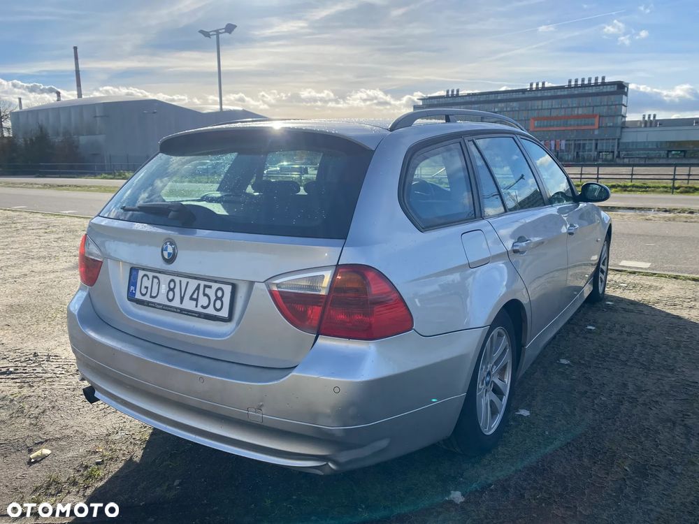 BMW Seria 3 318i Touring - 6