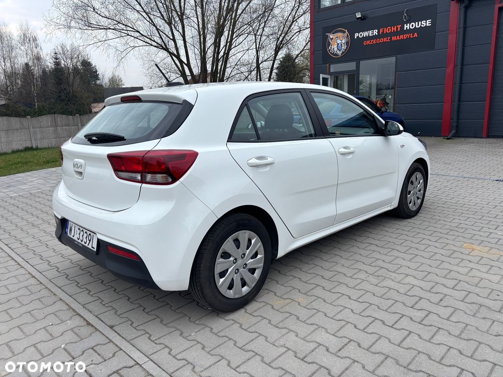 Kia Rio 1.2 L - 3