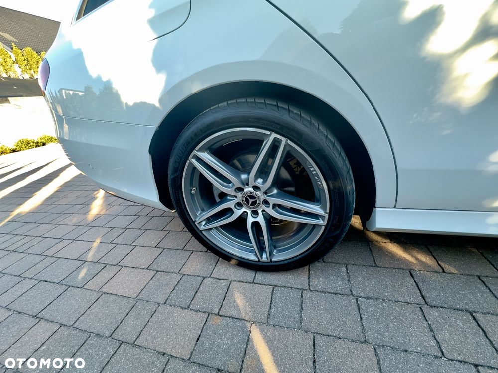 Mercedes-Benz Klasa E 220 d 4-Matic 9G-TRONIC - 9
