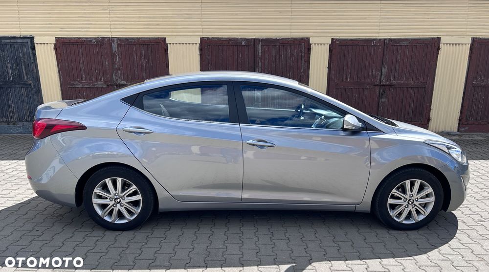 Hyundai Elantra 1.6 Style - 8