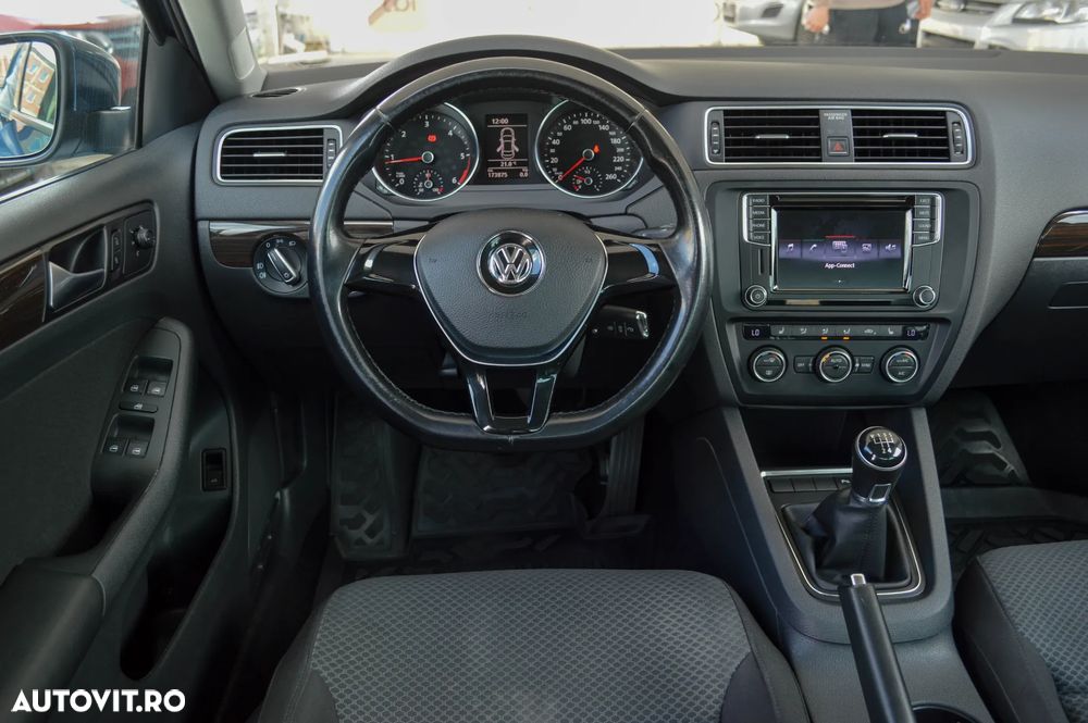 Volkswagen Jetta 2.0 TDI Comfortline - 6