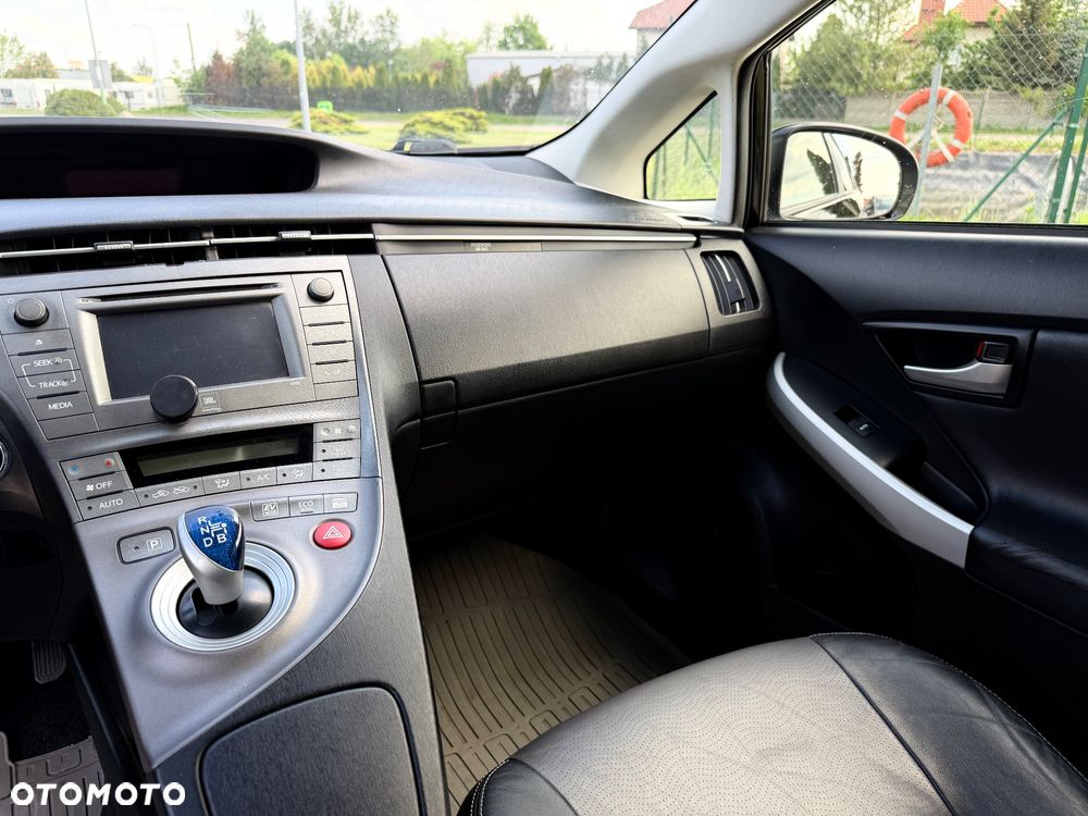 Toyota Prius 1.8 HSD Prestige - 12