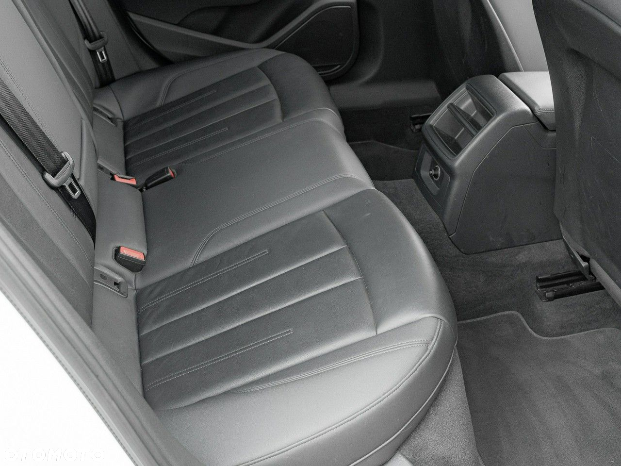 Audi A4 30 TDI S tronic - 29