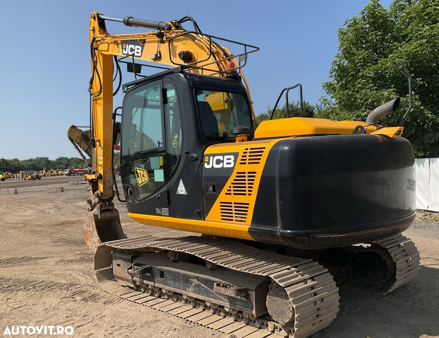 JCB JS130 Excavator - 3