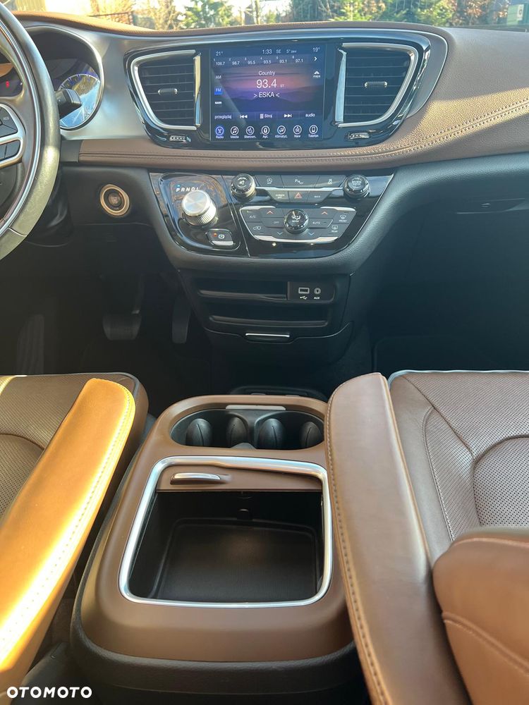 Chrysler Pacifica - 17