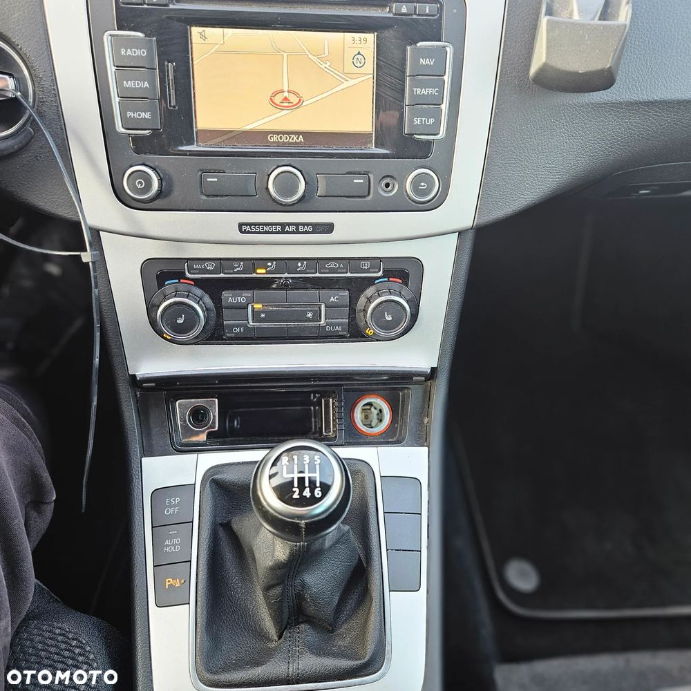 Volkswagen Passat 2.0 Blue TDI SCR Comfortline - 32