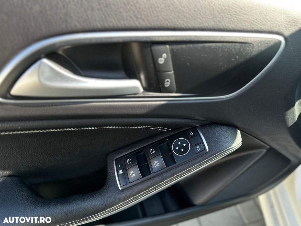 Mercedes-Benz A 180 7G-DCT Urban - 36