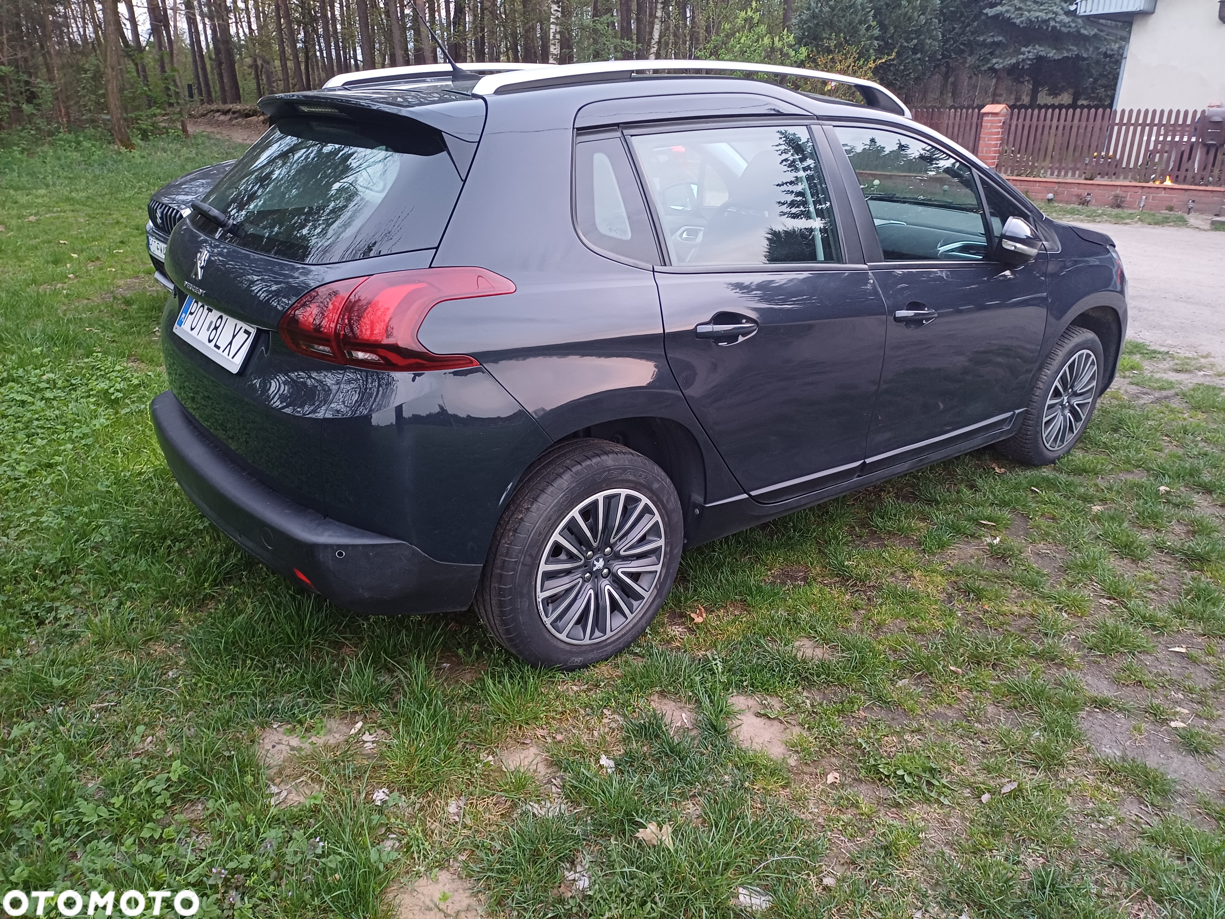Peugeot 2008 1.5 BlueHDi Signature - 4