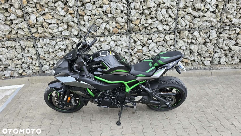 Kawasaki H2 - 12