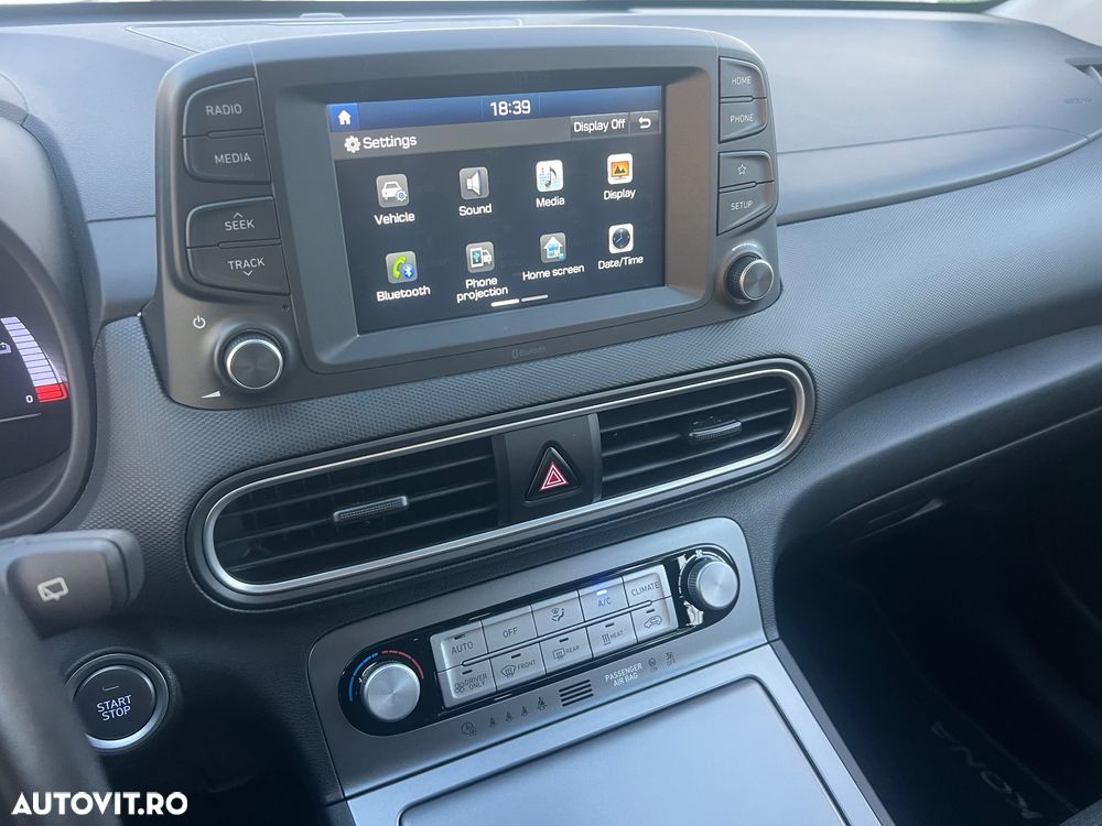 Hyundai KONA Select - 11