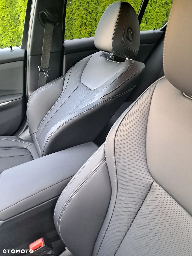 BMW Seria 3 330i xDrive - 15