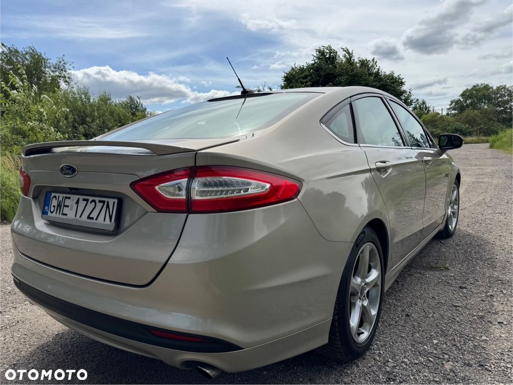Ford Fusion - 12