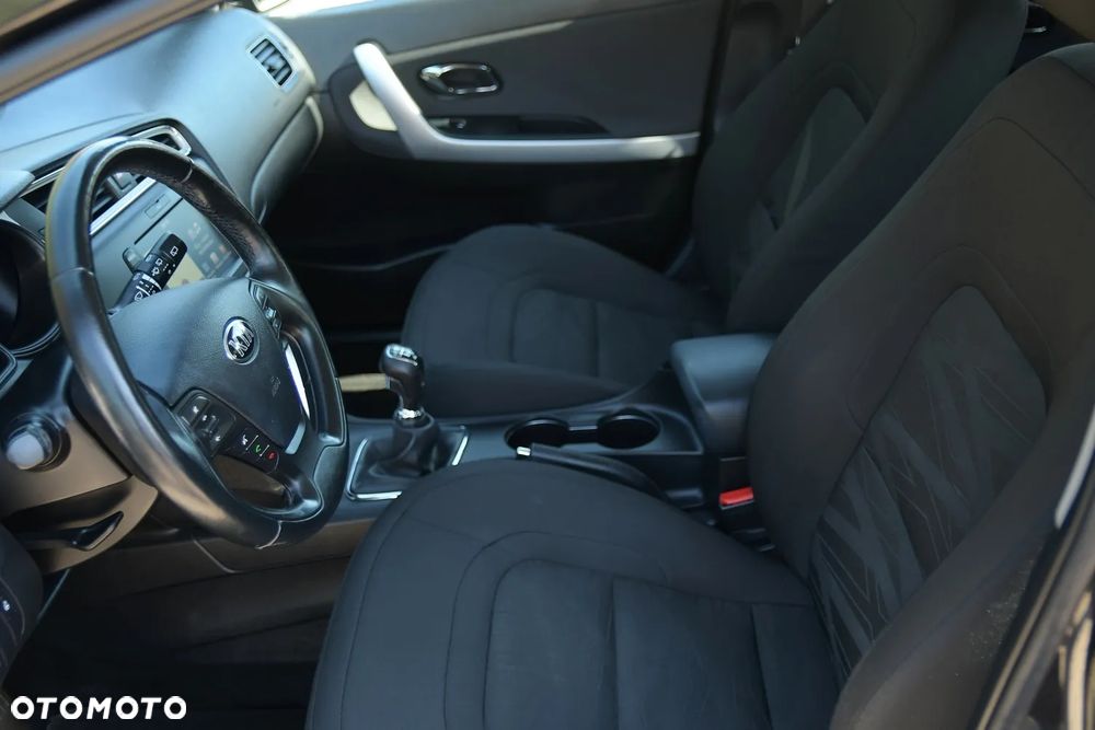 Kia Ceed 1.6 GDI Dream Team Edition - 24