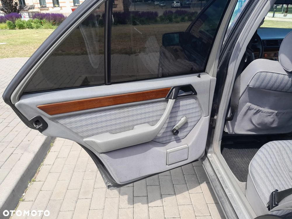 Mercedes-Benz W124 (1984-1993) - 21