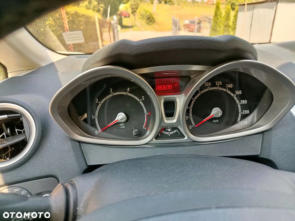 Ford Fiesta 1.25 Celebration - 13