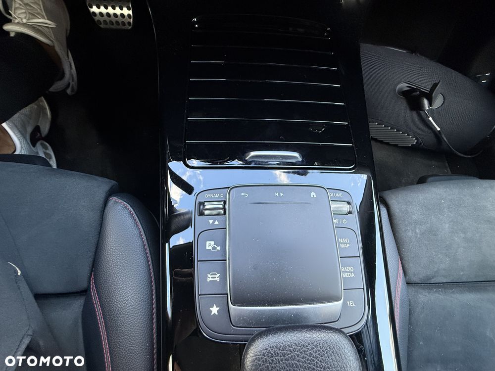Mercedes-Benz CLA - 13