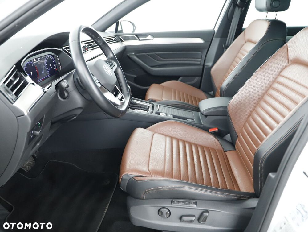 Volkswagen Passat Variant 2.0 TDI 4Mot Elegance DSG - 9