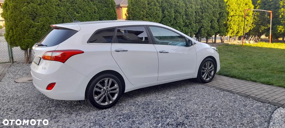 Hyundai i30 blue Kombi 1.6 GDi YES Gold - 4