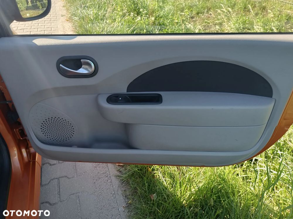 Renault Twingo 1.2 16V Elysee - 32