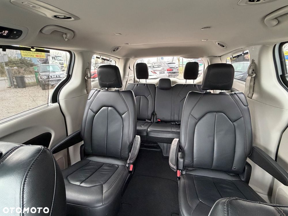 Chrysler Pacifica - 8