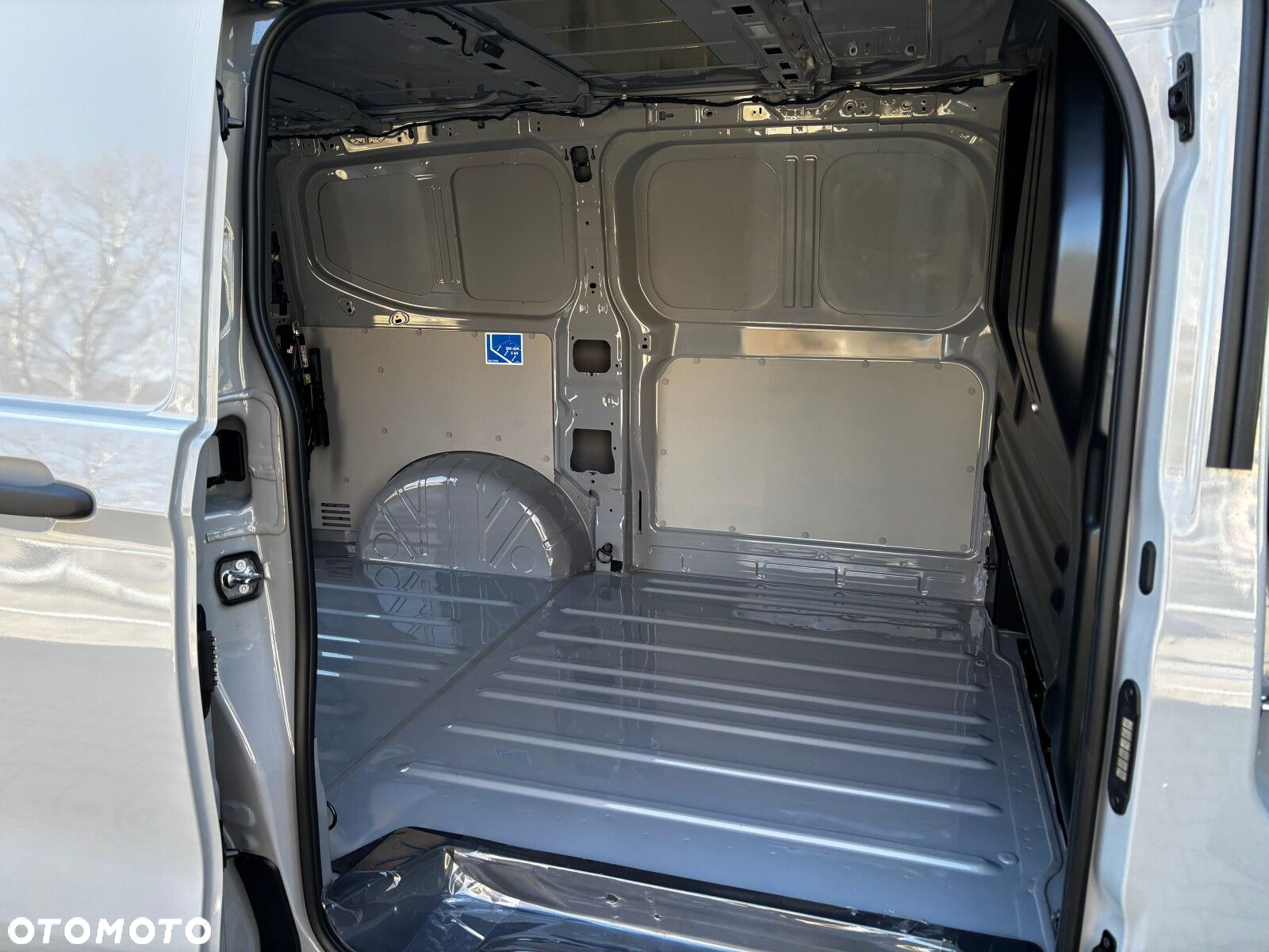Volkswagen Transporter 2.0 TDI 150 KM 8-b automat. L1 - 4