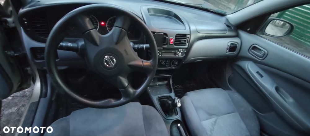 Nissan Almera 1.5 Base - 4