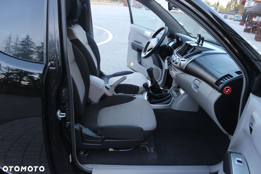 Mitsubishi L200 Pick Up 4x4 Intense Club Cab - 10