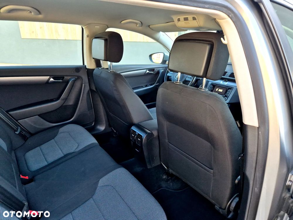Volkswagen Passat 1.6 TDI BlueMotion Technology Comfortline - 32