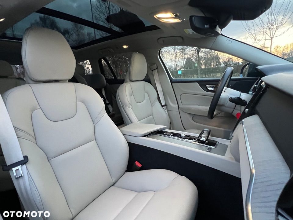Volvo V60 B5 B AWD Plus Dark - 16
